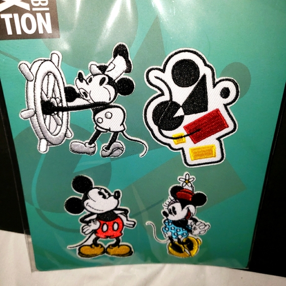 MICKEY THE TRUE ORIGINAL NYC EXHIBIT SET OF IRON-ON PATCHES DISNEY 2018 green - Picture 2 of 7